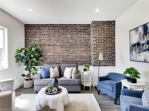 54 Fairview Avenue, Hamilton, ON - Indoor Photo Showing Living Room