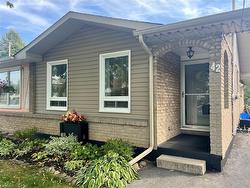 42 Seymour Avenue  St. Catharines, ON L2P 1A7