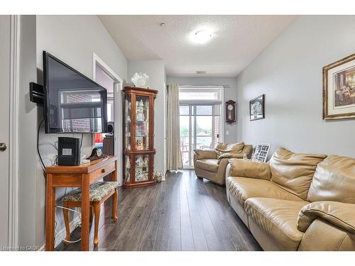 310-95 Wilson Street W, Ancaster, ON - Indoor Photo Showing Living Room