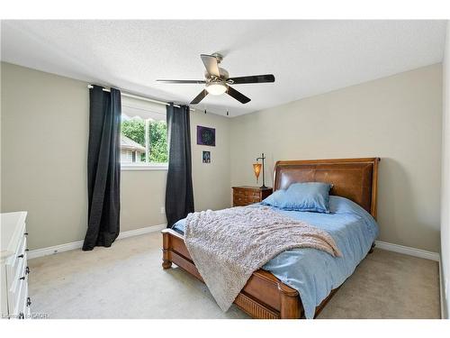2139 Bushtrail Court, Burlington, ON - Indoor Photo Showing Bedroom