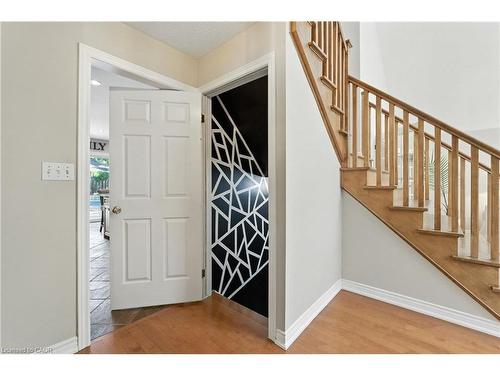 2139 Bushtrail Court, Burlington, ON - Indoor Photo Showing Other Room