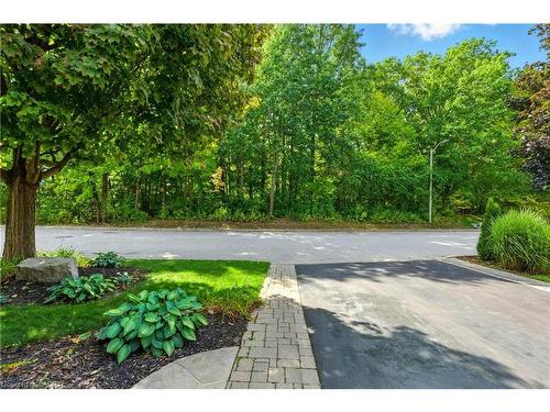 2139 Bushtrail Court, Burlington, ON - Outdoor