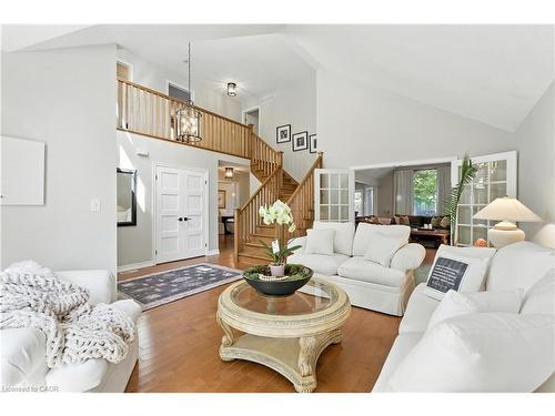 2139 Bushtrail Court, Burlington, ON - Indoor Photo Showing Living Room
