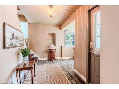 95 Paradise Road N, Hamilton, ON - Indoor Photo Showing Other Room