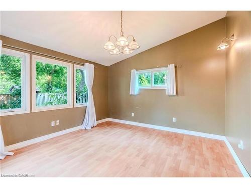 95 Paradise Road N, Hamilton, ON - Indoor Photo Showing Other Room