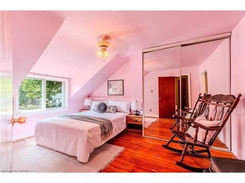 95 Paradise Road N, Hamilton, ON - Indoor Photo Showing Bedroom