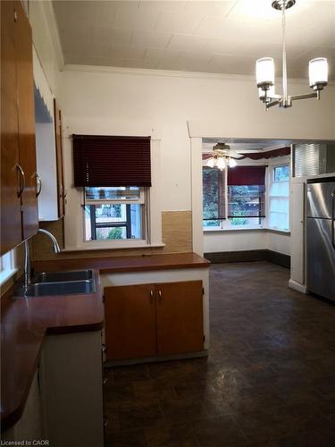 167 Balmoral Avenue S, Hamilton, ON - Indoor Photo Showing Kitchen With Double Sink