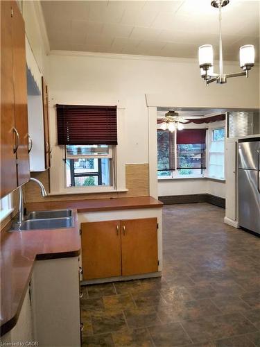 167 Balmoral Avenue S, Hamilton, ON - Indoor Photo Showing Kitchen With Double Sink