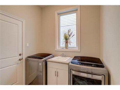 91 Taylor Drive, Grand Valley, ON - Indoor Photo Showing Laundry Room