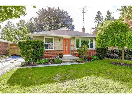 1216 De Quincy Crescent  Burlington, ON L7P 1E1