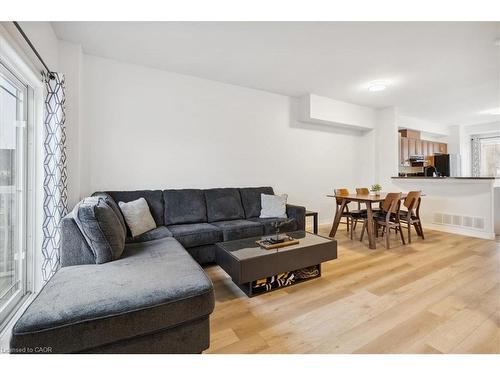 65 Willow Lane, Grimsby, ON - Indoor Photo Showing Living Room