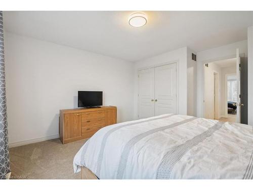 65 Willow Lane, Grimsby, ON - Indoor Photo Showing Bedroom
