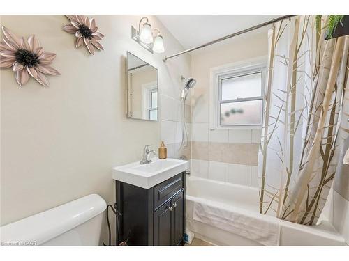 3-115 Marlborough Avenue, Kitchener, ON - Indoor Photo Showing Bathroom