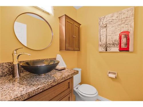 70 Polaris Court, Hamilton, ON - Indoor Photo Showing Bathroom