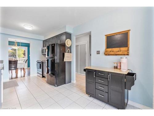 70 Polaris Court, Hamilton, ON - Indoor Photo Showing Kitchen