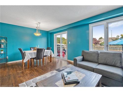 70 Polaris Court, Hamilton, ON - Indoor Photo Showing Living Room