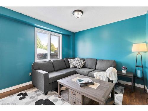 70 Polaris Court, Hamilton, ON - Indoor Photo Showing Living Room