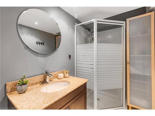 70 Polaris Court, Hamilton, ON - Indoor Photo Showing Bathroom