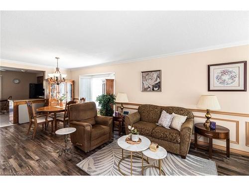 36-10 Wentworth Drive, Grimsby, ON - Indoor Photo Showing Living Room