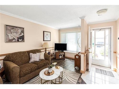 36-10 Wentworth Drive, Grimsby, ON - Indoor Photo Showing Living Room