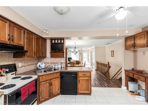 36-10 Wentworth Drive, Grimsby, ON - Indoor Photo Showing Kitchen With Double Sink