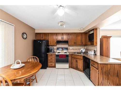36-10 Wentworth Drive, Grimsby, ON - Indoor Photo Showing Kitchen With Double Sink