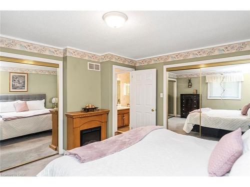 36-10 Wentworth Drive, Grimsby, ON - Indoor Photo Showing Bedroom