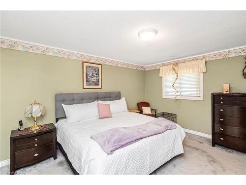 36-10 Wentworth Drive, Grimsby, ON - Indoor Photo Showing Bedroom