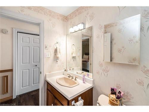 36-10 Wentworth Drive, Grimsby, ON - Indoor Photo Showing Bathroom
