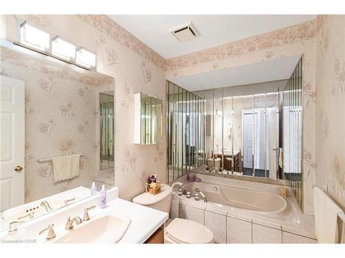 36-10 Wentworth Drive, Grimsby, ON - Indoor Photo Showing Bathroom