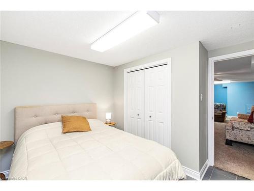 36-10 Wentworth Drive, Grimsby, ON - Indoor Photo Showing Bedroom