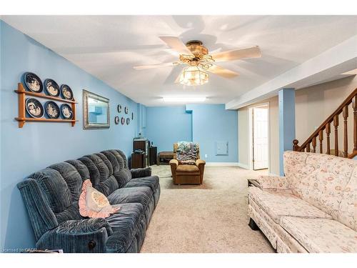 36-10 Wentworth Drive, Grimsby, ON - Indoor Photo Showing Living Room