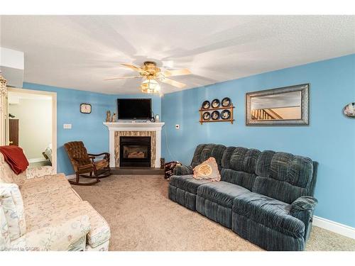 36-10 Wentworth Drive, Grimsby, ON - Indoor Photo Showing Living Room With Fireplace