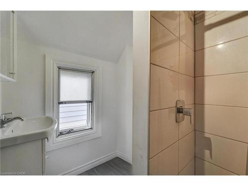 95 Adeline Street, Ottawa, ON - Indoor Photo Showing Bathroom