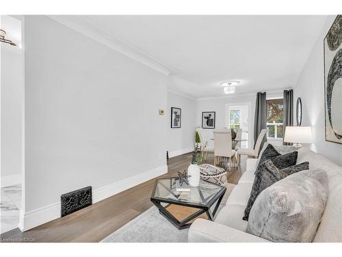 10 Gordon Street, Hamilton, ON - Indoor Photo Showing Living Room