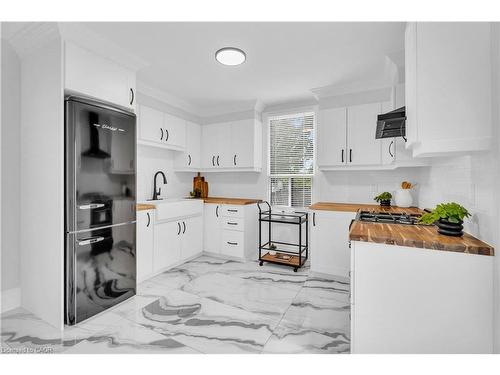 10 Gordon Street, Hamilton, ON - Indoor Photo Showing Kitchen