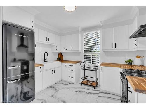 10 Gordon Street, Hamilton, ON - Indoor Photo Showing Kitchen