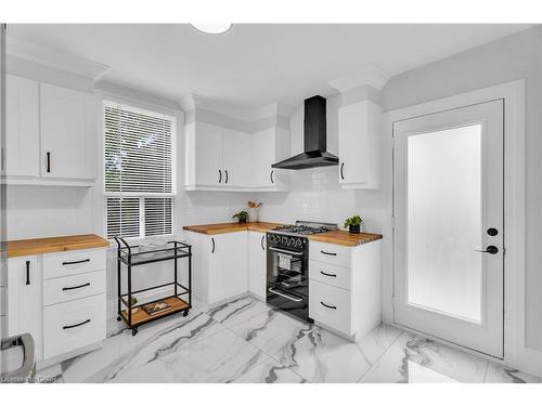 10 Gordon Street, Hamilton, ON - Indoor Photo Showing Kitchen