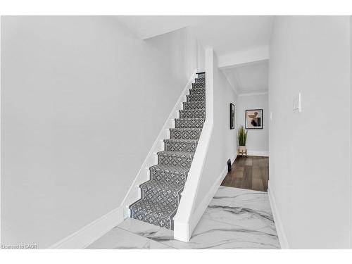 10 Gordon Street, Hamilton, ON - Indoor Photo Showing Other Room