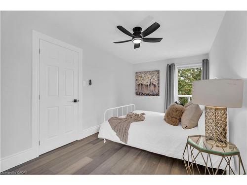 10 Gordon Street, Hamilton, ON - Indoor Photo Showing Bedroom