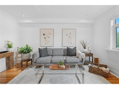 1348 Augustine Drive, Burlington, ON - Indoor Photo Showing Living Room