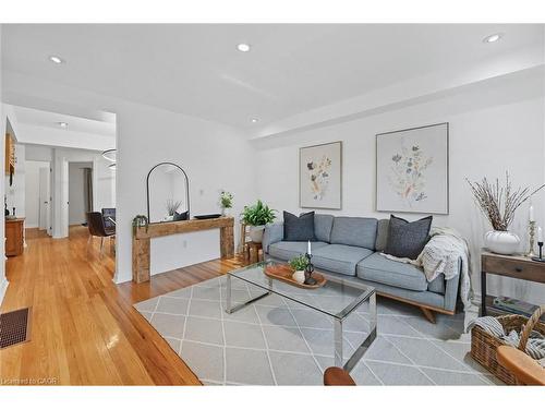 1348 Augustine Drive, Burlington, ON - Indoor Photo Showing Living Room