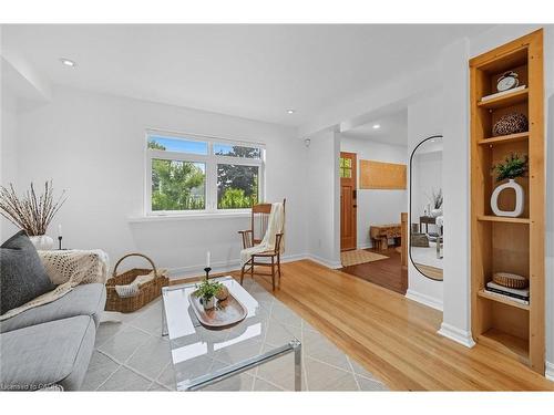 1348 Augustine Drive, Burlington, ON - Indoor Photo Showing Living Room
