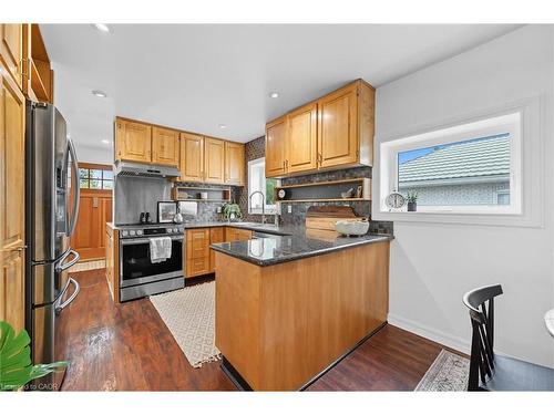 1348 Augustine Drive, Burlington, ON - Indoor Photo Showing Kitchen
