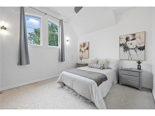 1348 Augustine Drive, Burlington, ON - Indoor Photo Showing Bedroom