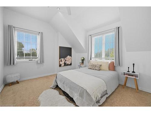 1348 Augustine Drive, Burlington, ON - Indoor Photo Showing Bedroom