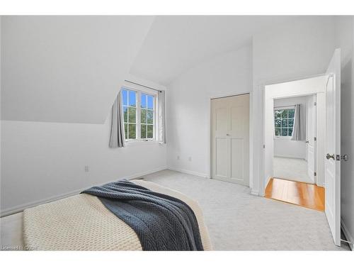1348 Augustine Drive, Burlington, ON - Indoor Photo Showing Bedroom