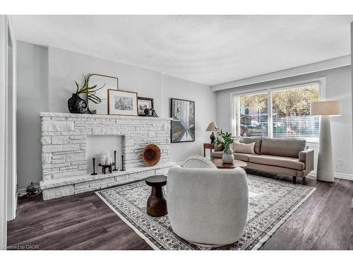 262 Westcourt Place, Waterloo, ON - Indoor Photo Showing Living Room