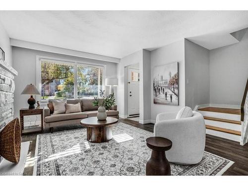 262 Westcourt Place, Waterloo, ON - Indoor Photo Showing Living Room