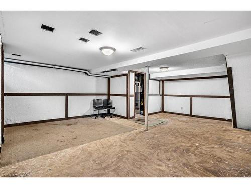 262 Westcourt Place, Waterloo, ON - Indoor Photo Showing Garage